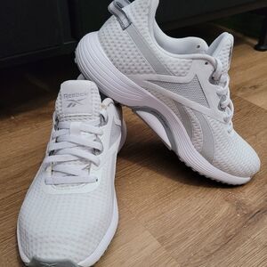 Women's Reebok Tennis Size 6 EUC